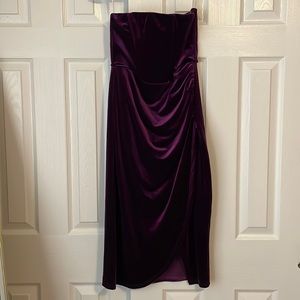 Lulu’s dark purple velvet strapless dress